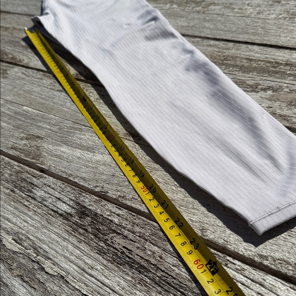 VUORI‎ Inversion Rib Legging Color: Lavender Ice (light purple) size small - Picture 2 of 7